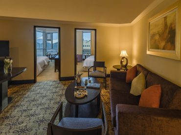 classic-executive-suite-1-king-size-bed-2-single-size-beds-partial-kaaba-view